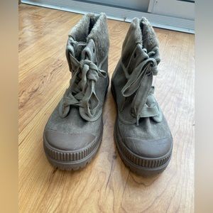 Very G Snap Boots Size 7.5